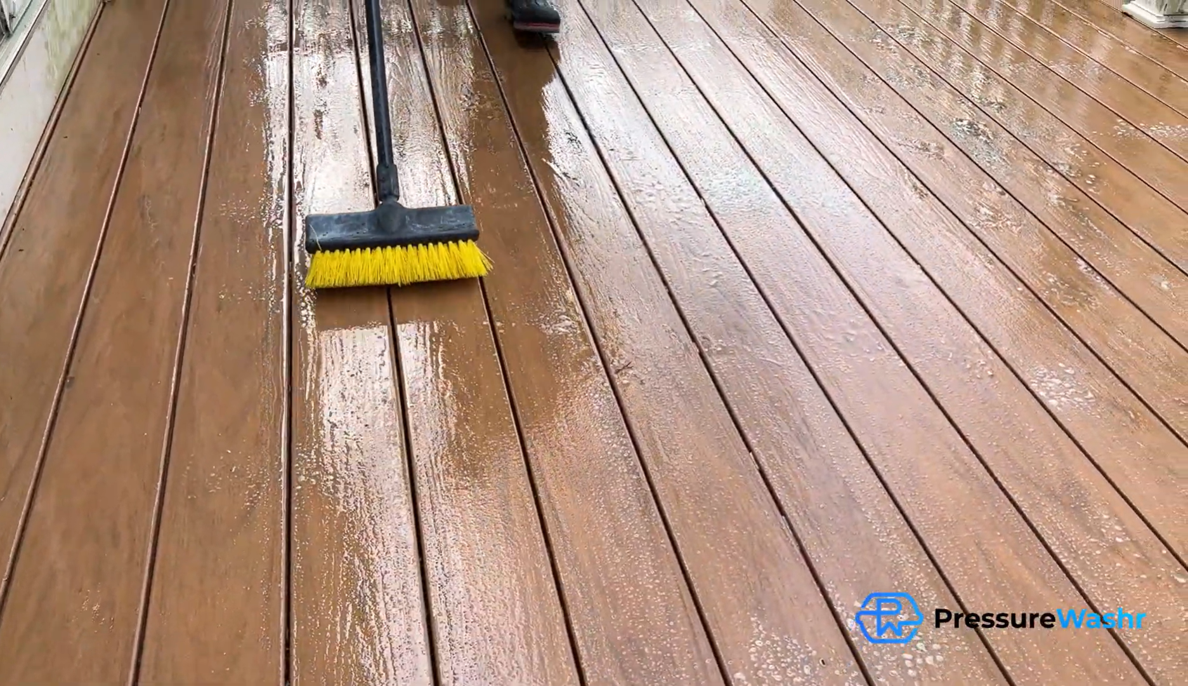 Cleaning Your Deck With Solution