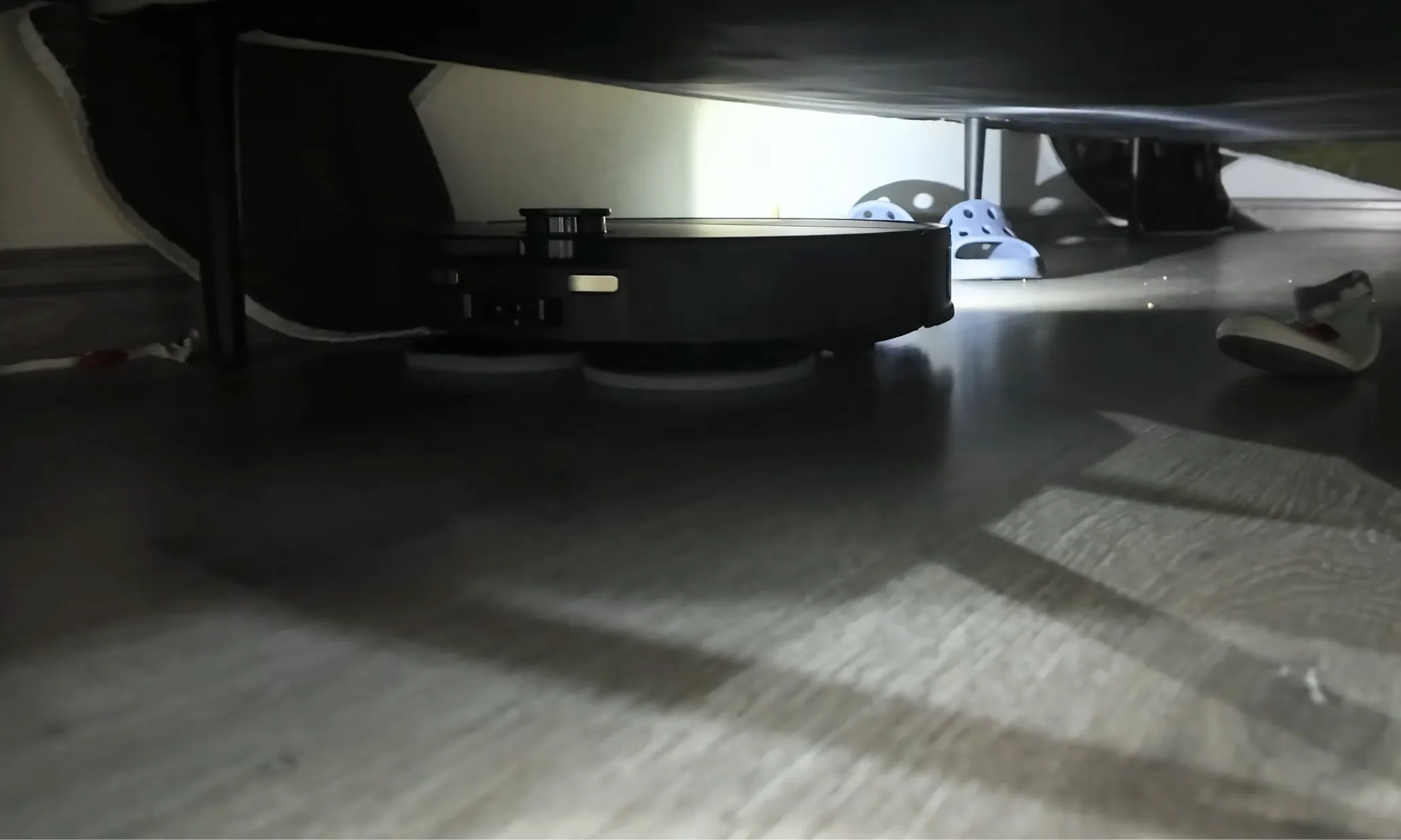 Best Robot Vacuums Under Furniture %year% Roborock Qrevo Edge 2 below sofa