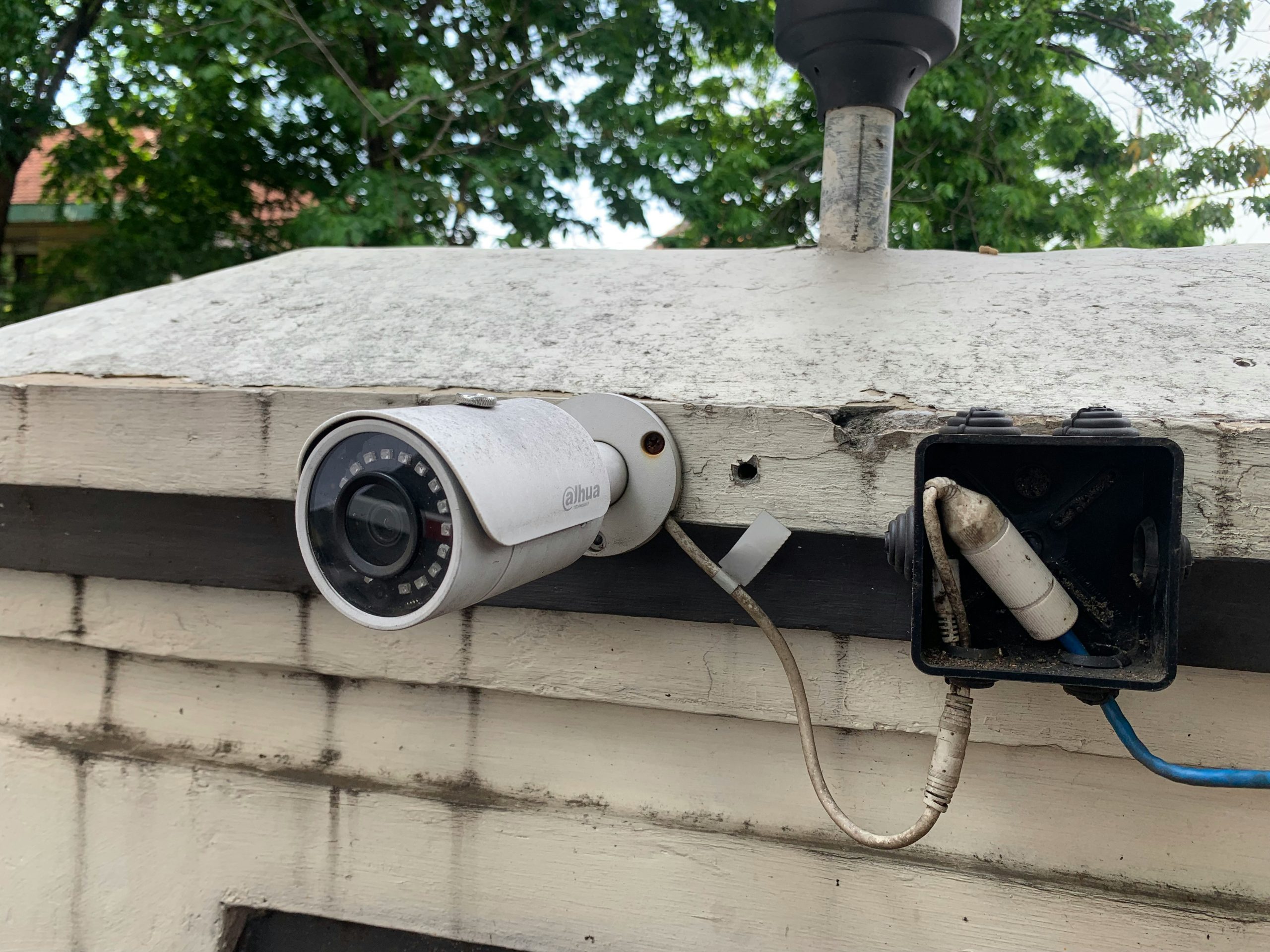 Best Security Cameras for Starlink (%year%) camera-on-white-concrete-wall