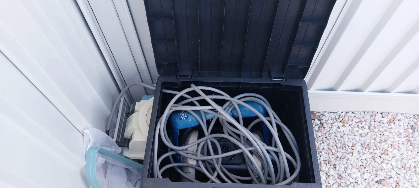 How to Choose a Hayward Robotic Pool Cleaner